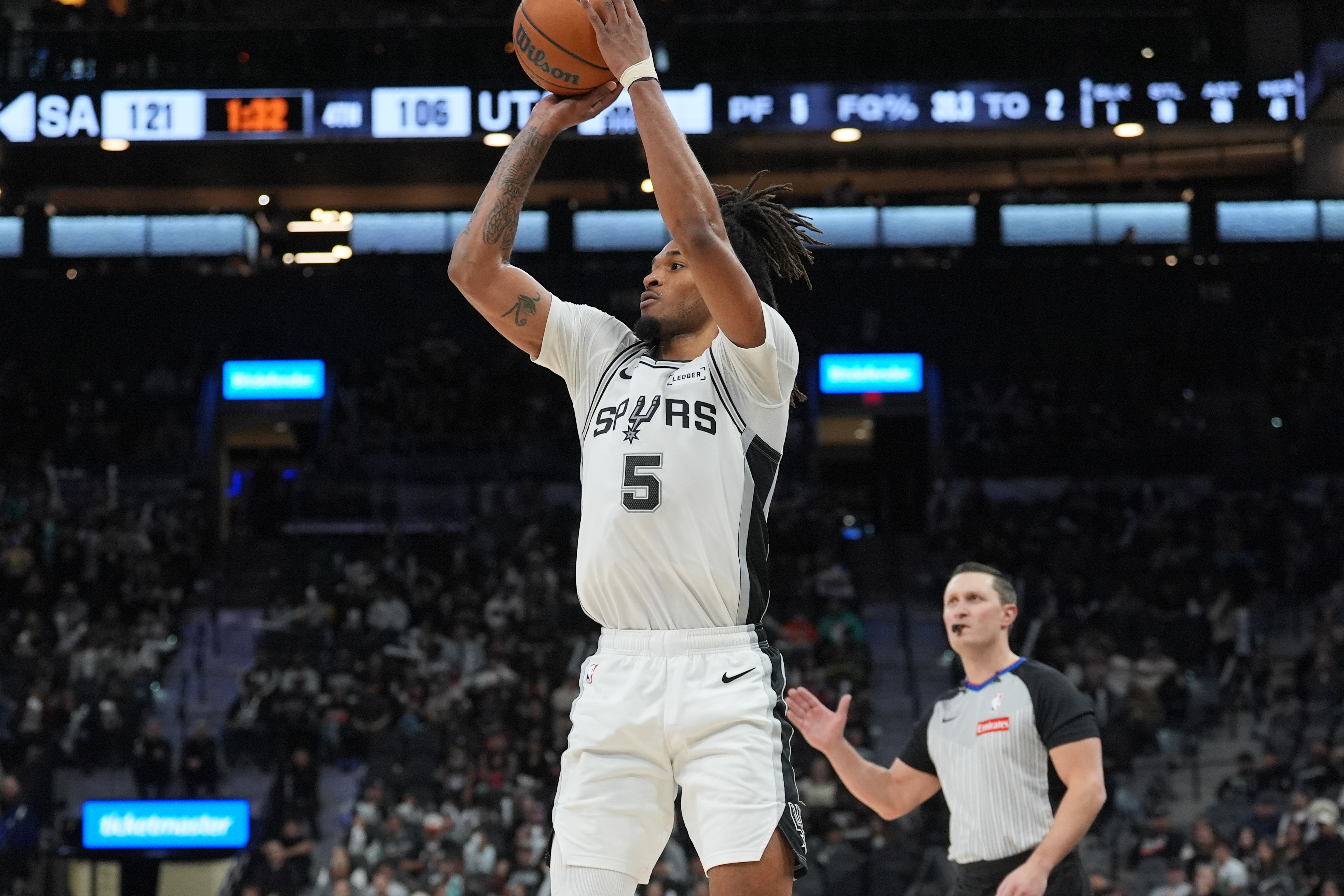 九游官网-身手全能！卡斯尔13中8拿到18分7板6助3断 正负值+27最高